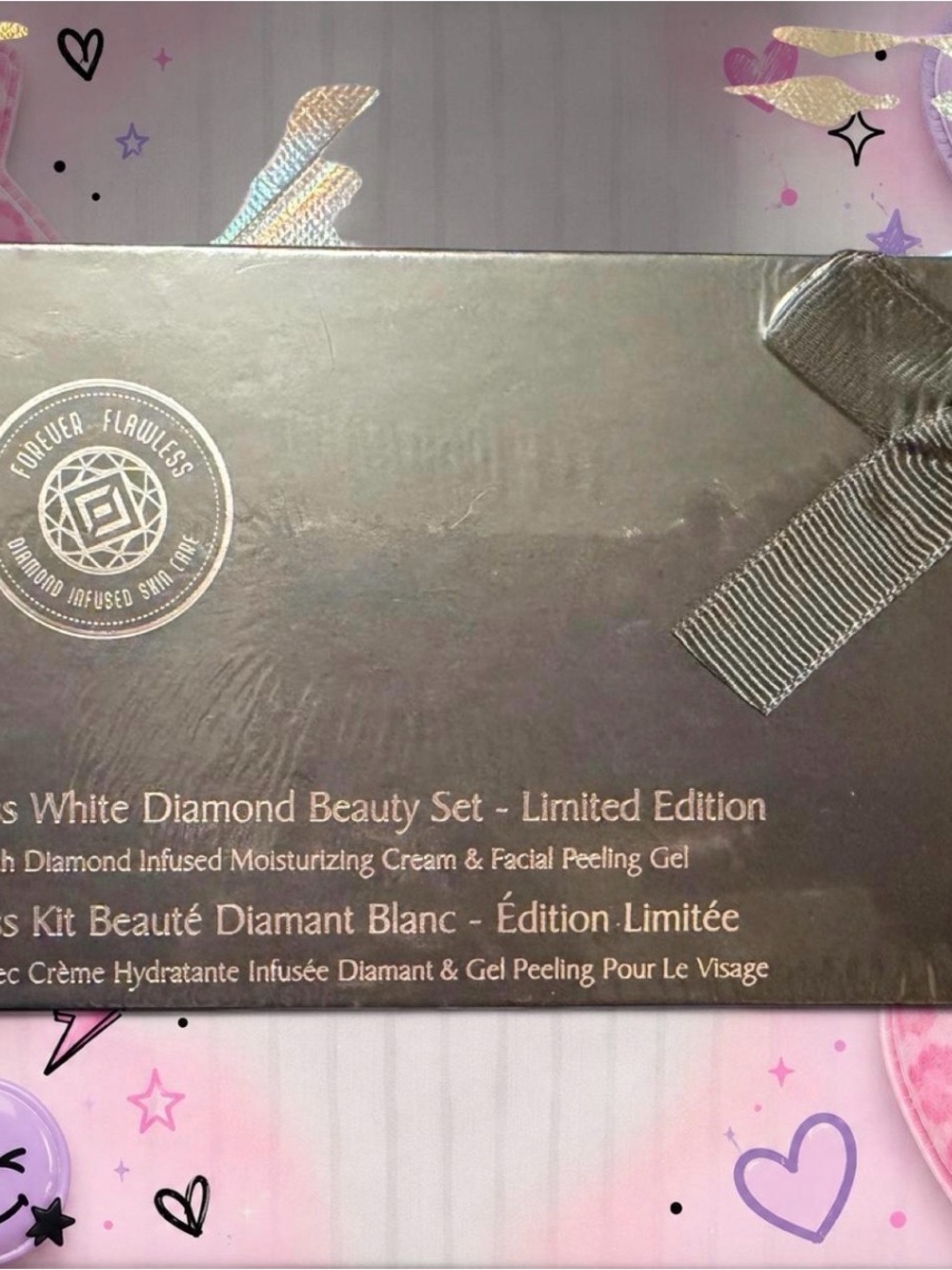 Forever Flawless White Diamond Beauty Set - Limited Edition Moisturizing Cream